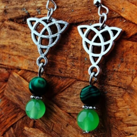 Bohemian Gothic Retro Silver Trinity Knot Green Beads Dangle Earrings - Picture 2 of 3